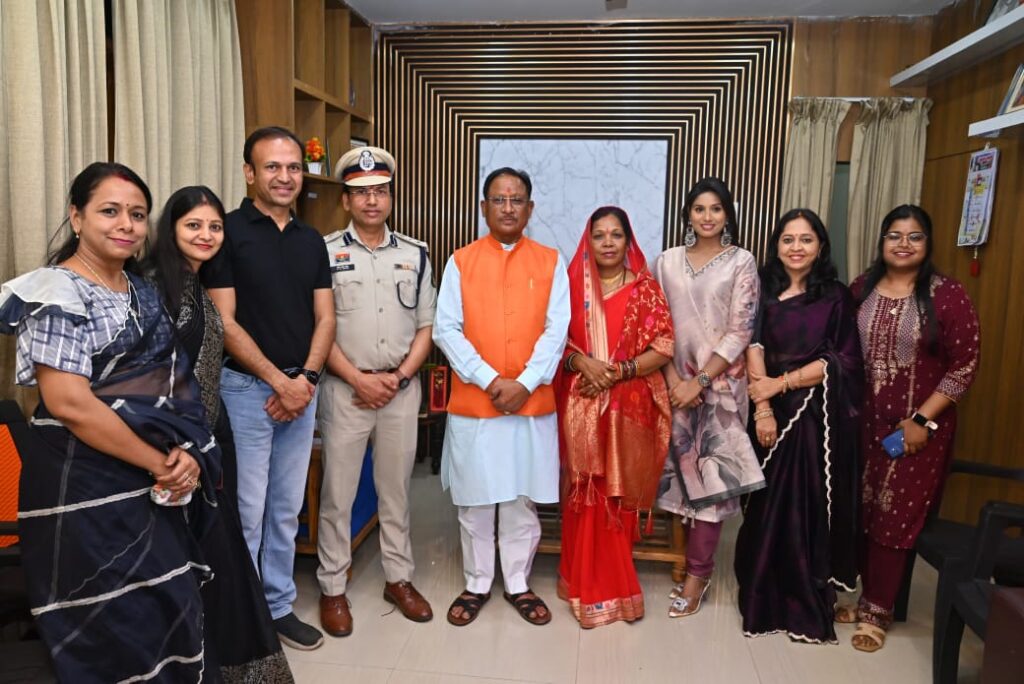 मुख्यमंत्री ने विष्णुदेव साय ने किया ”कजरी “ द बैटल फाॅर फ्रीडम का पहला प्रदर्शन 2 IMG 20250407 WA0049