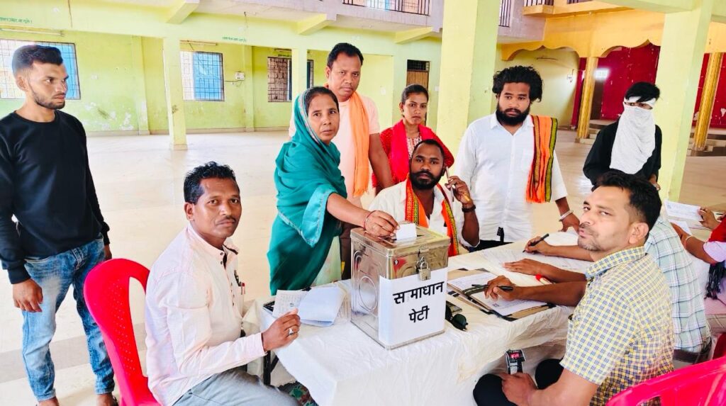 सुशासन तिहार का हुआ आगाज़ , गांव से शहर में लगी समाधान पेटियां 1 IMG 20250408 WA0050