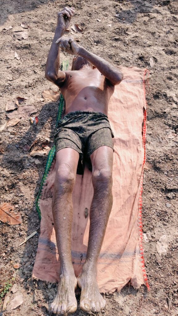 नहाने निकले बुजुर्ग कि नदी मे तैरती मिली लाश , पुलिस जाँच मे जुटी 2 IMG 20250409 WA0013