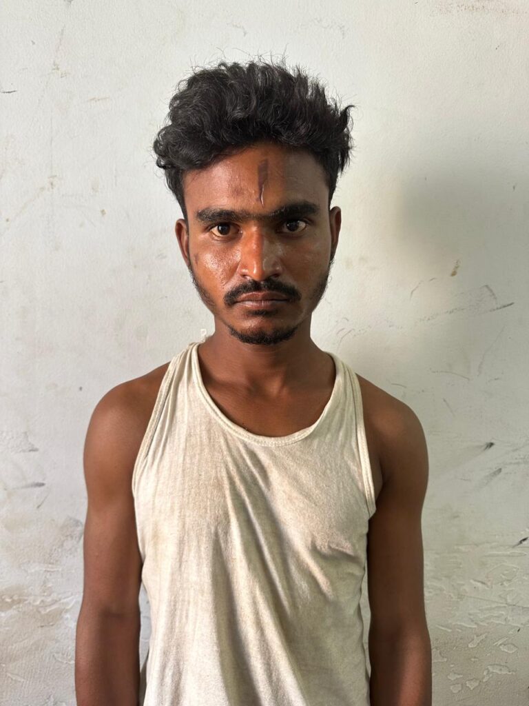 14 चक्का ट्रक से गौ-तस्करी करते सरफराज गिरफ्तार, सह आरोपी की.... 1 IMG 20250412 WA0047