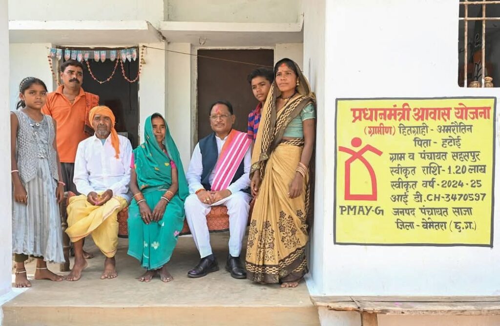 मोर अब्बड़ भाग हे , मुख्यमंत्री मोर घर आए हे - अमरौतीन साहू 3 FB IMG 1746528751948