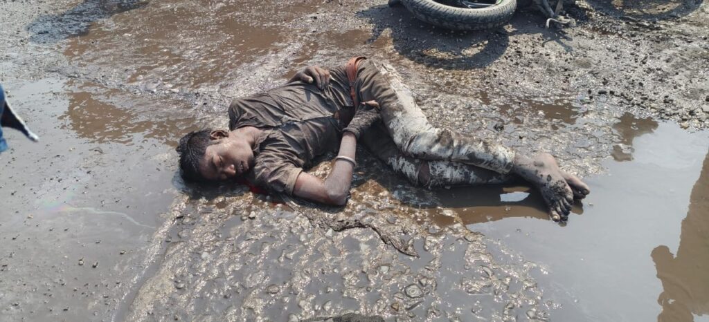 बाईक कि किस्त जमा करने जा रहे युवक को हाइवा ने मारी टक्कर , हुई मौत 2 IMG 20250504 WA0027