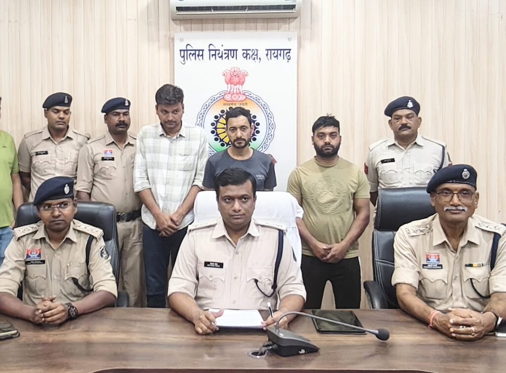 91 लाख की धोखाधड़ी मामले के 3 आरोपी उत्तराखंड से गिरफ्तार 1 IMG 20250507 WA00252