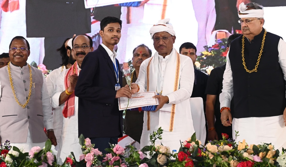 मुख्यमंत्री साय ने 300 नवचयनित छात्रावास अधीक्षकों को नियुक्ति सह पदस्थापना पत्र सौंपा 1 Screenshot 2025 05 15 08 15 23 93 965bbf4d18d205f782c6b8409c5773a4