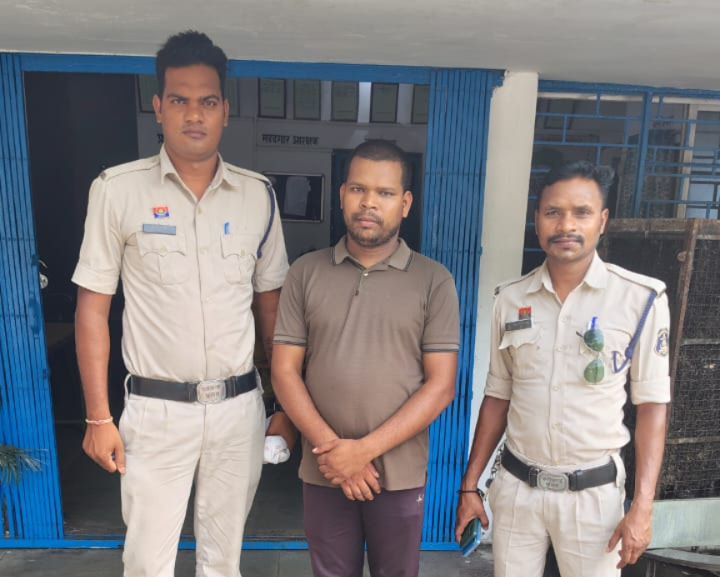 गाड़ी से कुचलने की कोशिश करने वाला फरार आरोपी गिरफ्तार 1 IMG 20250610 WA0040