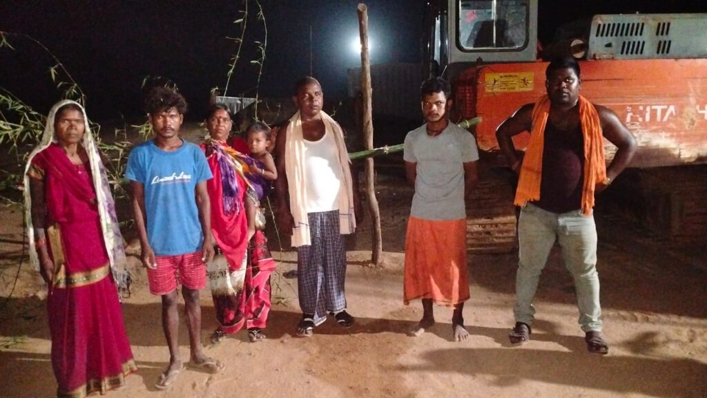 जमीन की लड़ाई - निजी जमीन पर कंपनी कि दादागिरी के साथ अतिक्रमण .... किसान ने एसडीएम पर लगाया गंभीर आरोप 1 IMG 20250611 WA0008