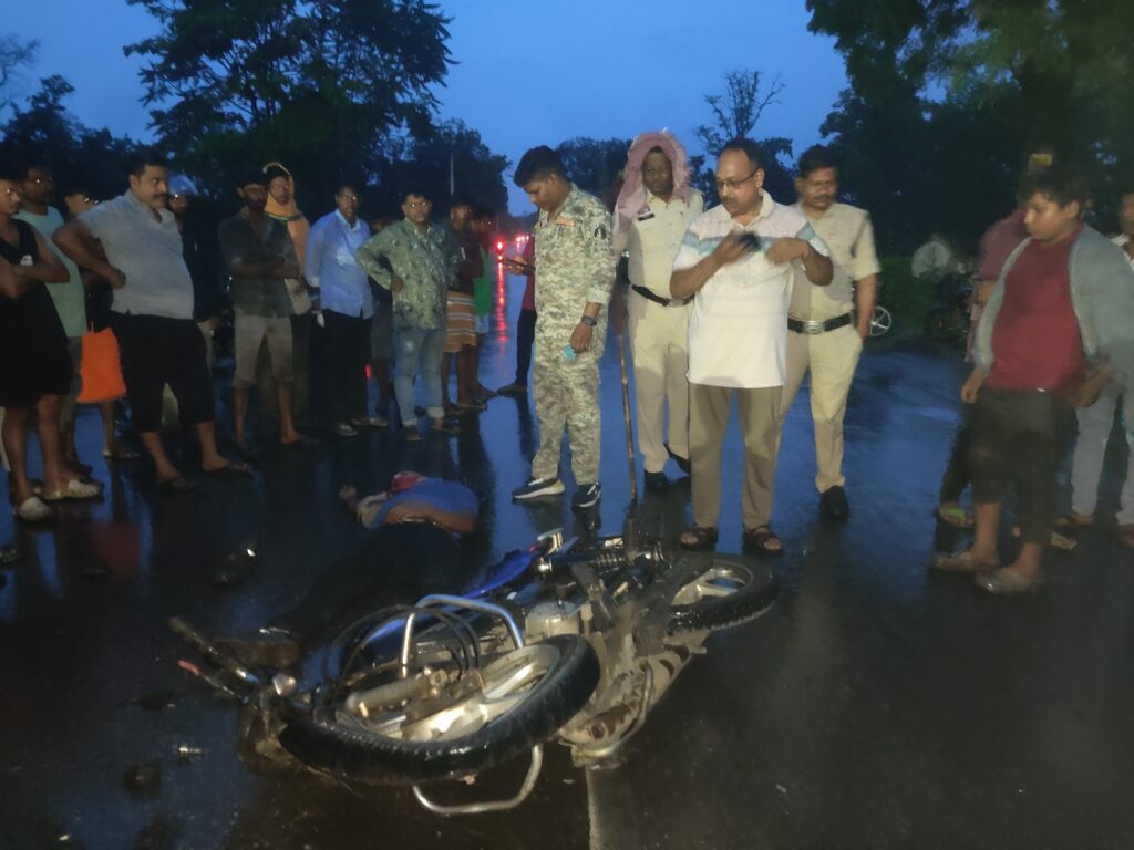 पिकअप कैम्पर कि ठोकर से बाईक सवार कि हुई मौत 1 IMG 20250616 184918