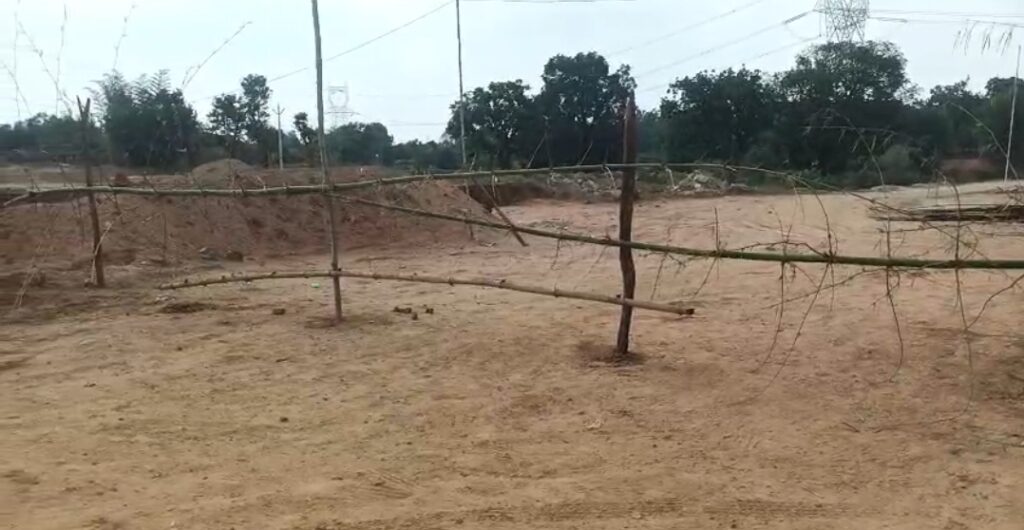 जमीन की लड़ाई - निजी जमीन पर कंपनी कि दादागिरी के साथ अतिक्रमण .... किसान ने एसडीएम पर लगाया गंभीर आरोप 4 Screenshot 2025 06 11 16 23 37 51 6012fa4d4ddec268fc5c7112cbb265e7