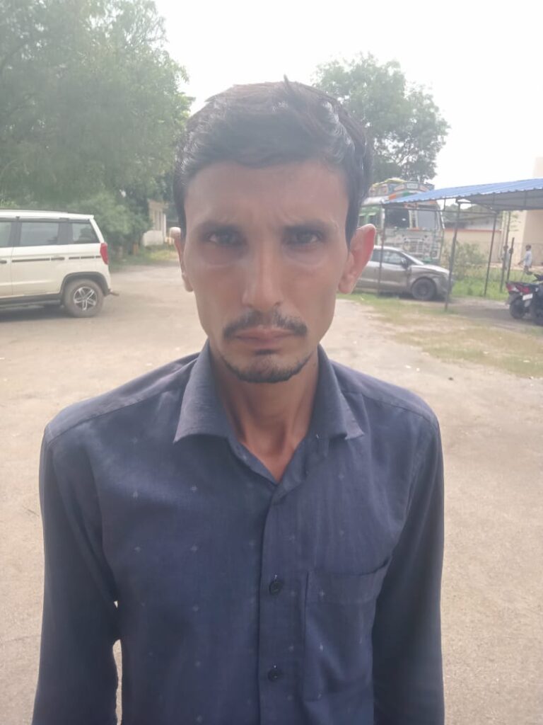 डिटर्जेंट की जगह गुटका पाउच , 110 बोरा विमल गुटखा के साथ आरोपी गिरफ्तार 3 1000035082