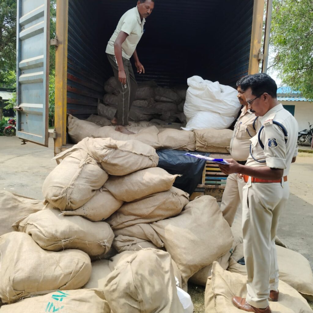 डिटर्जेंट की जगह गुटका पाउच , 110 बोरा विमल गुटखा के साथ आरोपी गिरफ्तार 2 1000035091