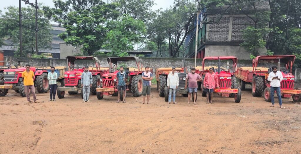 अवैध रेत पर कार्यवाही , परिवहन करते 9 ट्रैक्टर जब्त 1 IMG 20250824 WA00312