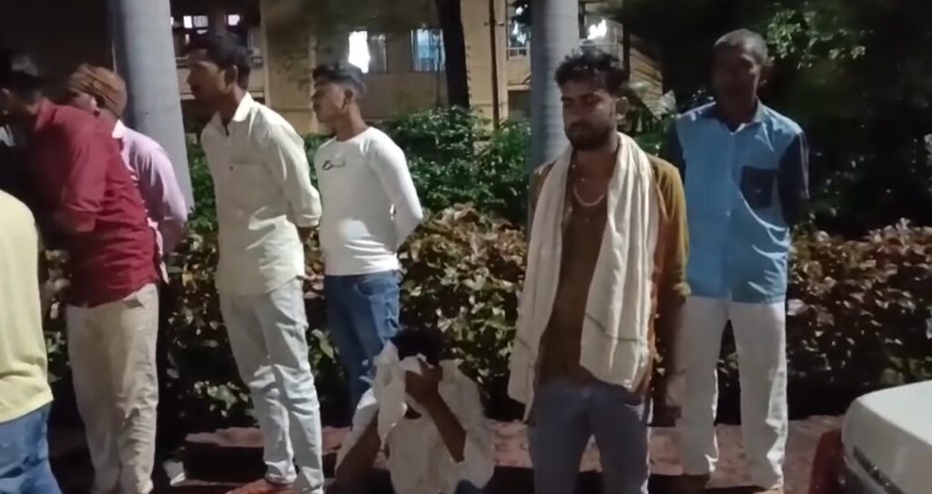 प्लांट हादसे मे 4 लोगों कि मौत ... प्रबंधन मौके से गायब .... मुआवजा को लेकर कर सकते है .... परिजन लगा रहे आरोप 1 525462