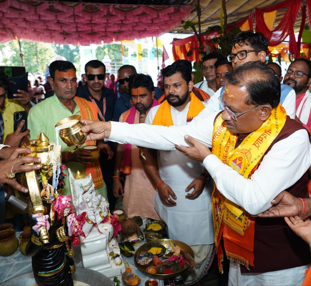 मुख्यमंत्री श्री श्री रणेश्वर रामचंडी मंदिर प्राण प्रतिष्ठा महोत्सव में हुए शामिल , क्षेत्र को दी करोड़ों कि सौगात 1 564534