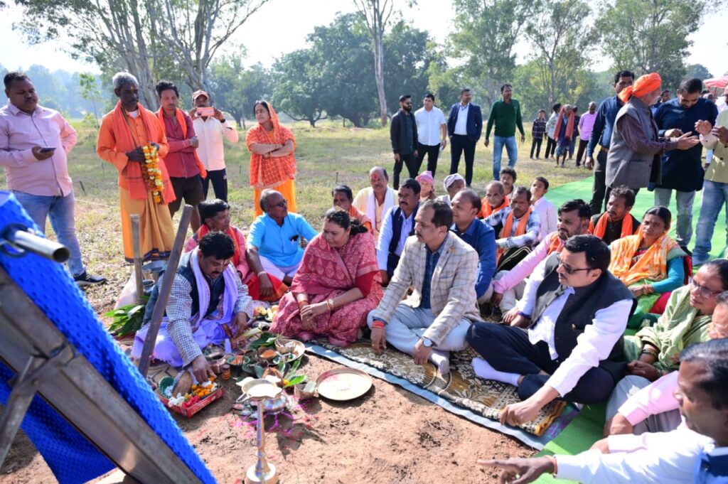 44 लाख की लागत से सामुदायिक भवन निर्माण का शिलान्यास 1 1018685