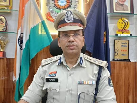 पुलिस विभाग में बड़ा फेरबदल .. 15 IPS अधिकारियों के तबादले .. रायपुर कि कमान संजीव शुक्ला .. रायगढ़ के कप्तान होंगे शशि मोहन 1 images