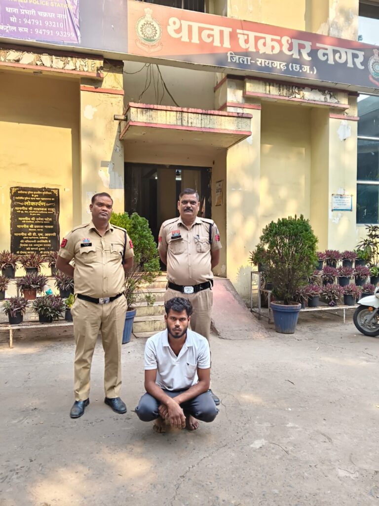 गैस ऑफिस में घुसकर डिलीवरी बॉय से मारपीट करना पड़ा महंगा .. सीसी टीवी से पंहुचा जेल 2 2431432