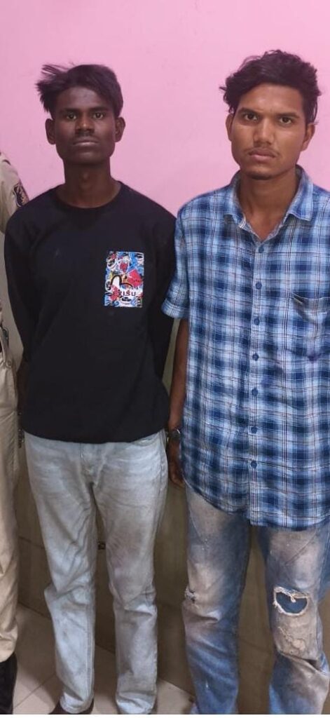 मोबाइल शॉप में लाखों की चोरी का खुलासा .. 14 लाख के आईफोन के साथ दो आरोपी गिरफ्तार 2 2445672