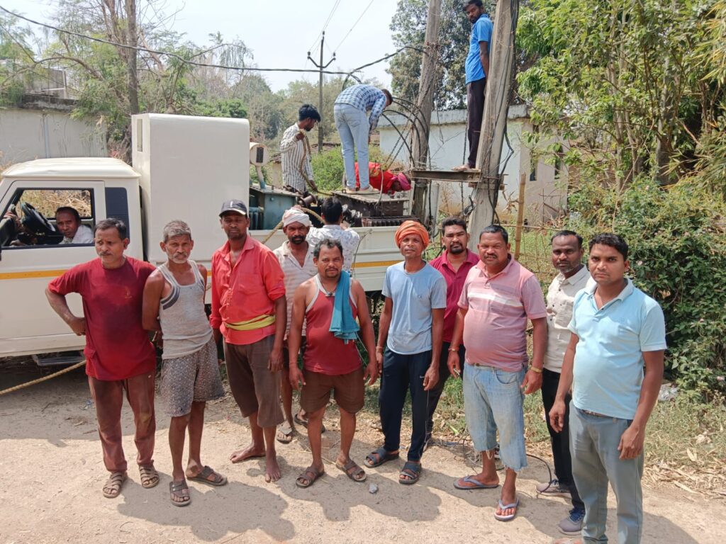 सालिक साय की पहल .. हर्रापारा में लौटा उजयारा .. गलिया हुई रौशन 1 2488706