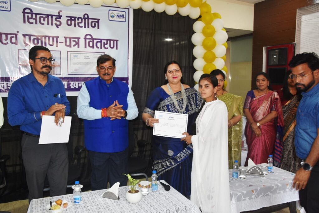 एनएमएल तलईपल्ली में कौशल प्रमाणन एवं सिलाई मशीन वितरण कार्यक्रम आयोजित 2 2577721