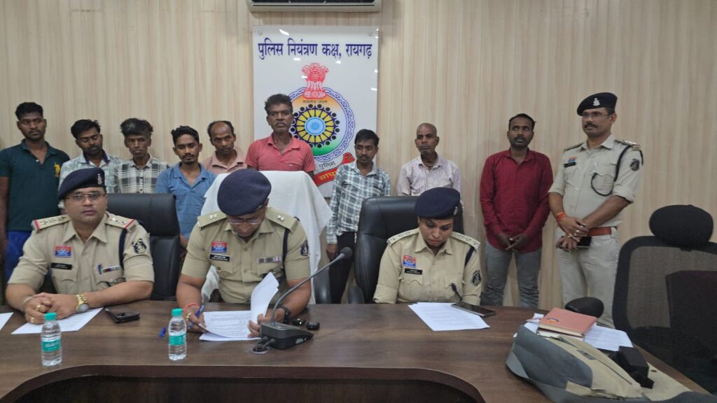 बाईक चोरो पर पुलिस का चला डंडा .. अंतर्राज्यीय बाइक चोर गिरोह का भंडाफोड़ .. 21 बाइक के साथ चोर और 9 खरीददार गिरफ्तार 3 2672750