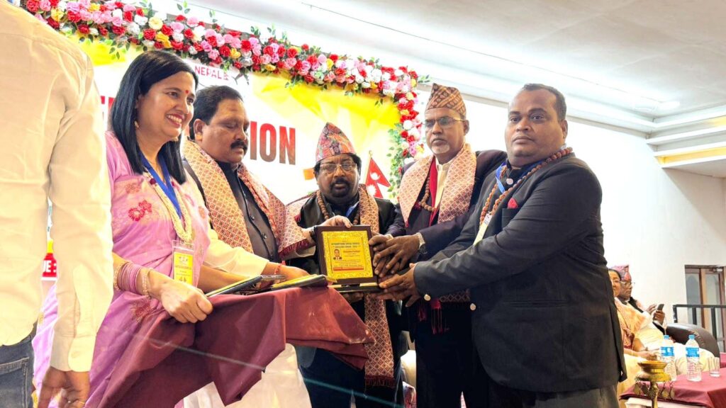 नेपाल में रायगढ़ कि गूंज .. रायगढ़ अंचल के संपादक महादेव परिहारी को अंतर्राष्ट्रीय सम्मान 1 2687956