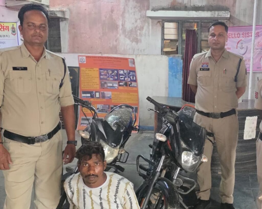 चोरी की 2 मोटरसाइकिल के साथ आरोपी गिरफ्तार 1 2731279