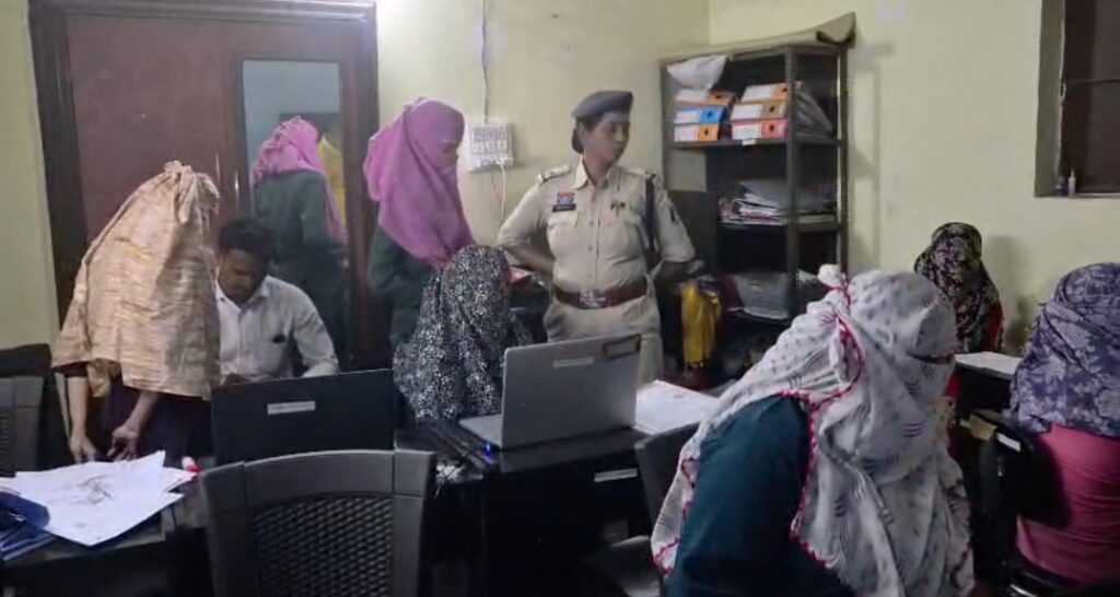 शादी के नाम पर ठगी करने वाले तीन ठिकानों पर छापा .. पुलिस कार्यवाई जारी 1 2774935