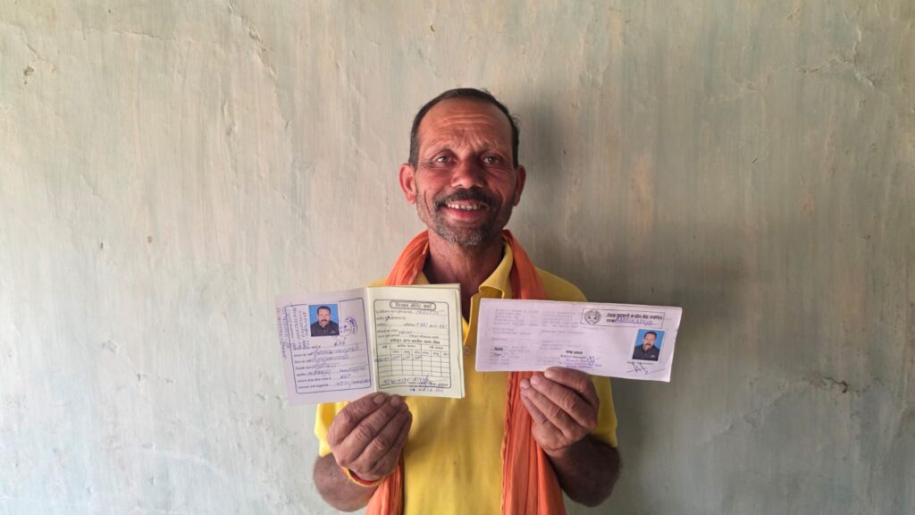 मुख्यमंत्री हेल्पलाइन 1076 का असर .. एक फोन कॉल पर किसान की समस्या का 24 घंटे में समाधान .. खेत मे बैल चराते दर्ज कराई शिकायत .. 1 3512816