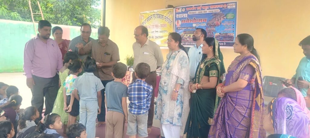 शासकीय हाई स्कूल सामारुमा में शाला प्रवेश उत्सव एवं सरस्वती साइकिल वितरण कार्यक्रम का भव्य आयोजन 1 3558108
