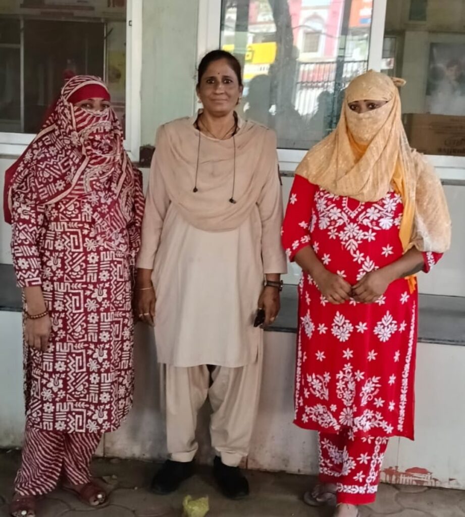 पहले नशा फिर अश्लील वीडियो .. वायरल करने की धमकी देकर लाखों ऐंठने वाली दो महिलाएं गिरफ्तार 1 3684036