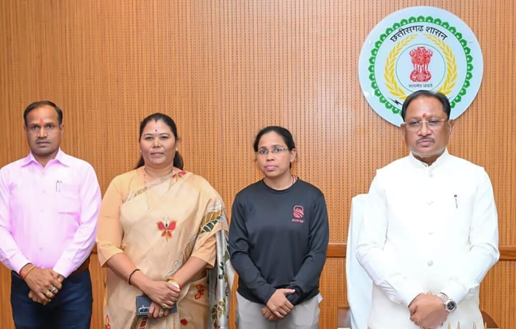 माउंट एवरेस्ट फतह करने वाली पर्वतारोही अमिता श्रीवास को मुख्यमंत्री साय ने दी बधाई 1 3828925