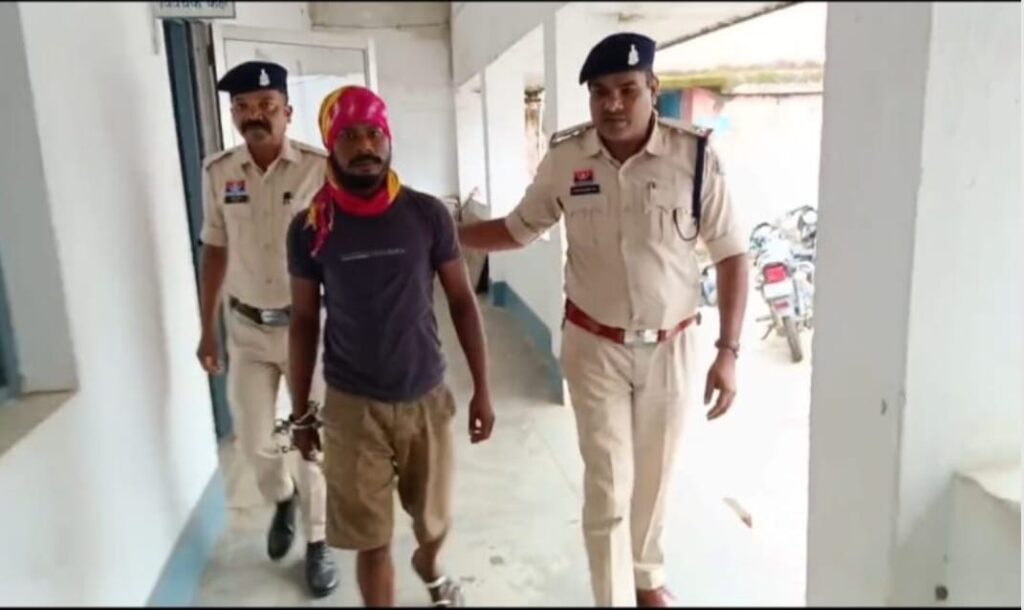 देशी कट्टा और जिंदा कारतूस के साथ आदतन बदमाश गिरफ्तार 1 3856873