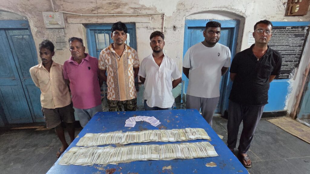 52 परियो के साथ 6 आरोपी गिरफ्तार.. एक लाख ब्यानवे हजार जप्त 1 3864945