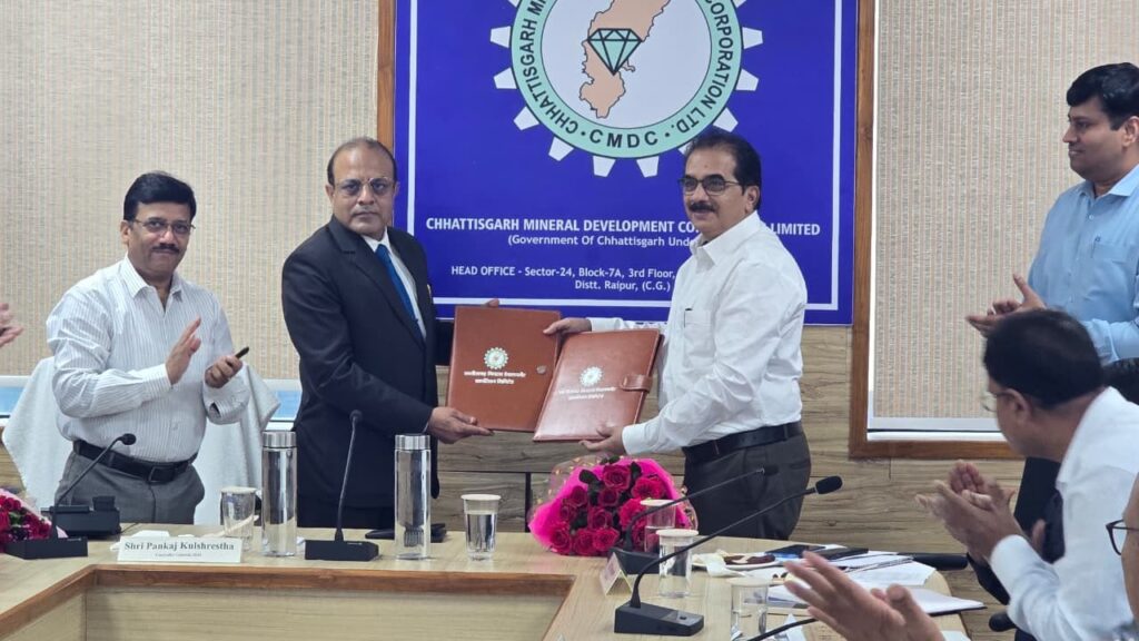 मुख्यमंत्री साय के नेतृत्व खनन क्षेत्र में बड़ी छलांग .. सीएमडीसी - जेएनएआरडीडीसी के बीच ऐतिहासिक एमओयू 1 3865244