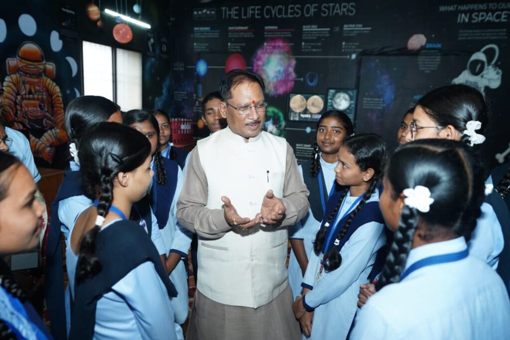 नई पीढ़ी का भविष्य संवारना हमारी बड़ी जिम्मेदारी - मुख्यमंत्री विष्णुदेव साय 1 3883584
