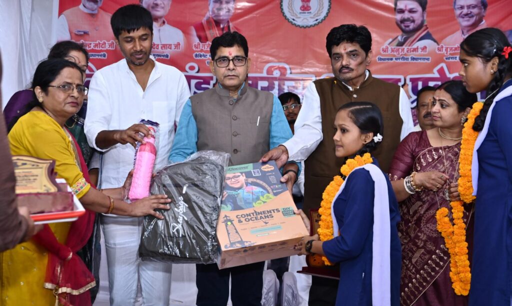 शिक्षा के साथ संस्कारों का समावेश ही समृद्ध छत्तीसगढ़ की नींव - राजस्व मंत्री टंक राम वर्मा 1 3885978