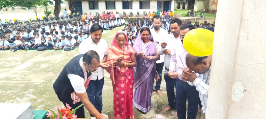 शिक्षा ही विकसित भारत और छत्तीसगढ़ की मजबूत नींव - सालिक साय जिपं अध्यक्ष 3 3895332