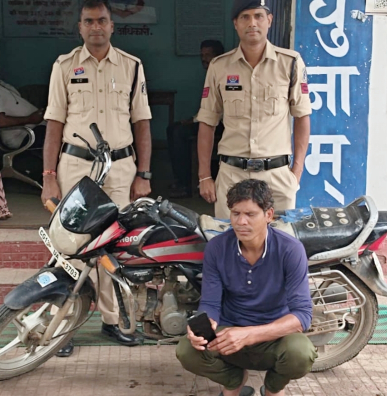 मोटरसाइकिल चोरी का 1 आरोपी चढ़ा पुलिस के हत्थे , भेजा जेल .. फरार कि तलाश जारी 1 3950905