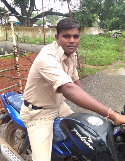 आरक्षक की बैरक में फंदे से झूलता मिला शव .. मचा हड़कंप .. पुलिस जाँच में जुटी 1 3951603