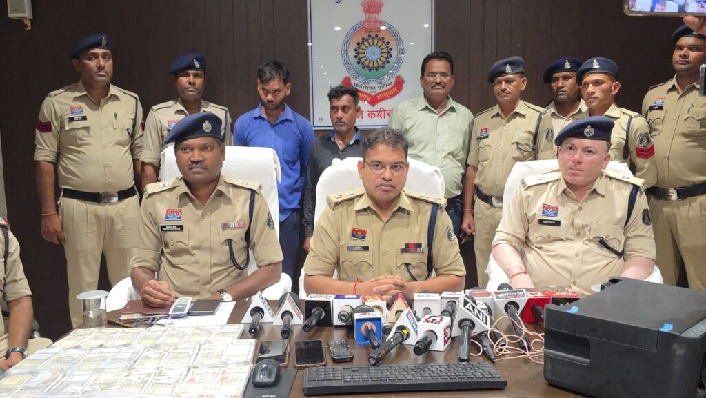 उधारी चुकाने के नाम पर थमा दिए 4.50 लाख के नकली नोट .. 12.50 लाख के नकली नोट के साथ तीन आरोपी गिरफ्तार 2 4164564