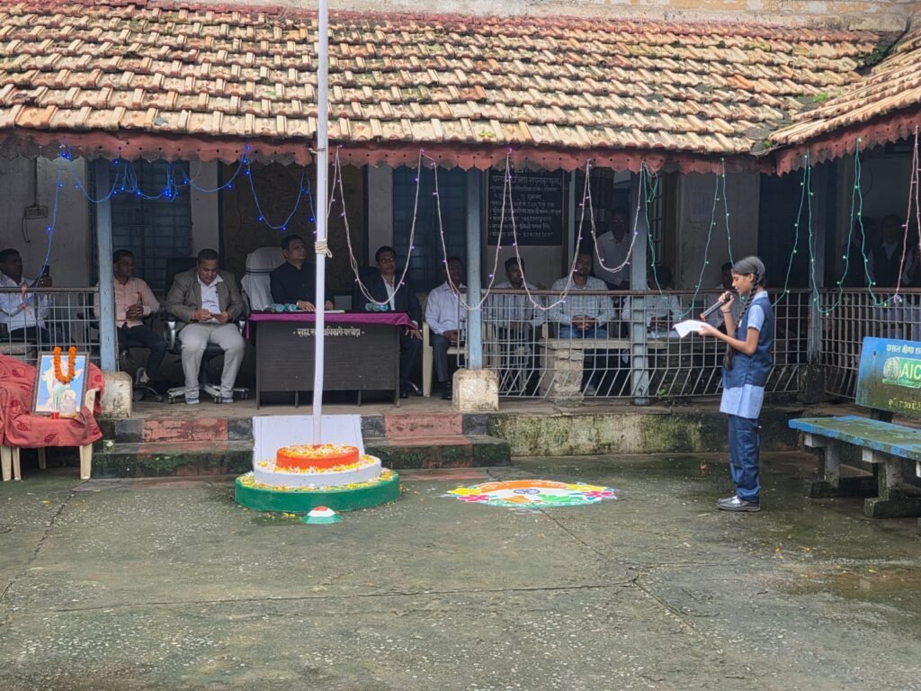 नगर में मना स्वतंत्रता दिवस का जश्न .. सरकारी संस्थानों से चौक-चौराहों तक लहराया तिरंगा 12 4211313