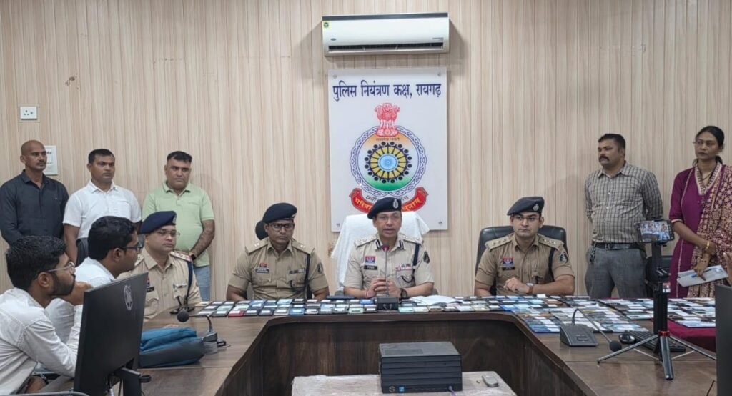 जिस मोबाइल के मिलने की उम्मीद छोड़ चुके थे .. 150 फोन पुलिस ने लौटाया .. पुलिस को कहा थैंक्यू 2 4318566