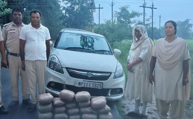 3 गाड़ियों से 520 किलो गांजा के साथ महिला सहित 4 तस्कर गिरफ्तार 1 4360590