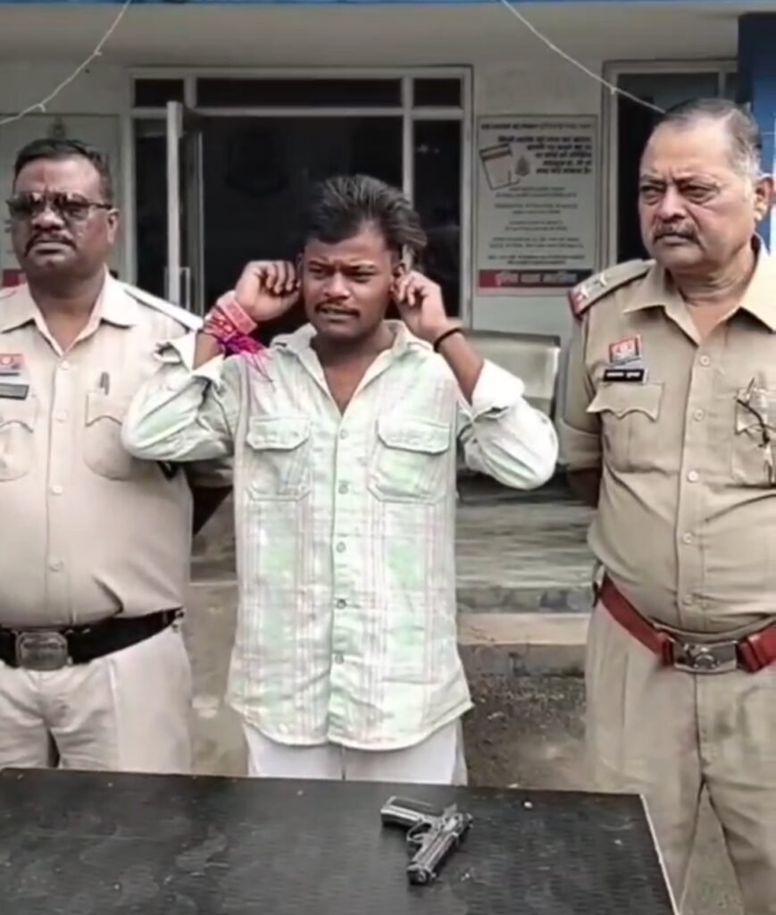 पिस्टल नुमा लाइटर से रील बनाना पड़ा भारी .. पुलिस ने गिरफ्तार कर.. 1 4393509