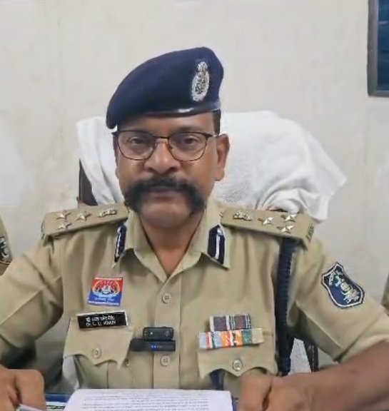 तेज रफ्तार से दौड़ रही थी कार .. पुलिस ने गाड़ी चेक किया तो .. गाडी से निकला .. 2 4403007