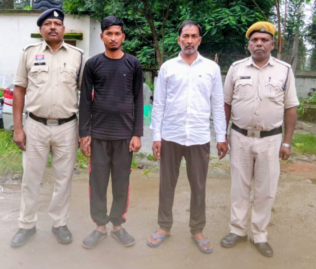 ग्राहक का इंतिजार .. 3 लाख के गांजा के साथ दो आरोपी गिरफ्तार 1 4441236