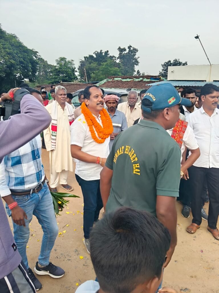 बनगांव बी में फुटबॉल मैच का समापन .. जिला पंचायत अध्यक्ष सालिक साय ने खिलाड़ियों का बढ़ाया हौसला 1 4488579