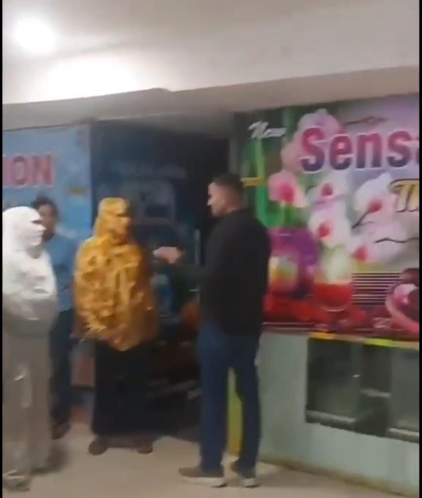 स्पा सेंटर पर पुलिस का छापा .. 8 युवतियों पर कार्रवाई 1 4575935
