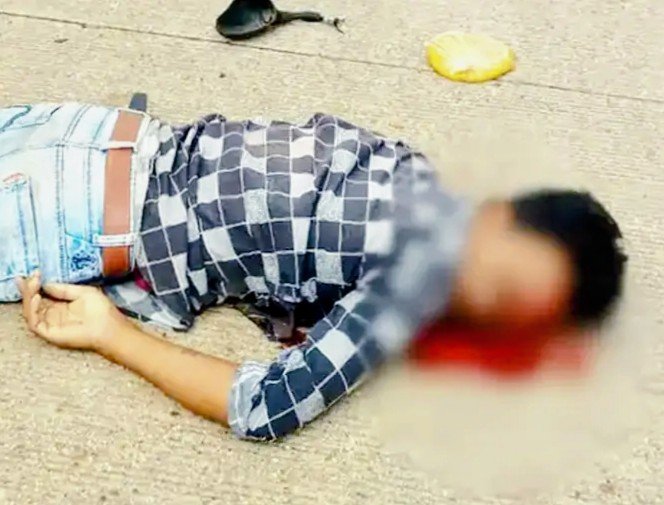 ट्रक के पीछे बाइक घुसी , युवक की मौके पर मौत 1 4605741