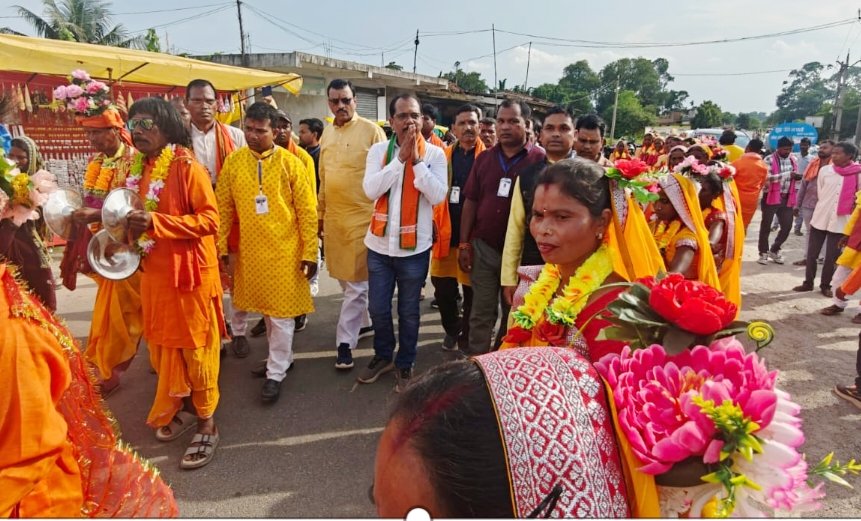विश्वकर्मा पूजा सम्मेलन में सालिक साय ने दिया सामाजिक एकता का संदेश .. पीएम मोदी के जन्मदिन पर दीप जलाने की अपील की 2 4611976